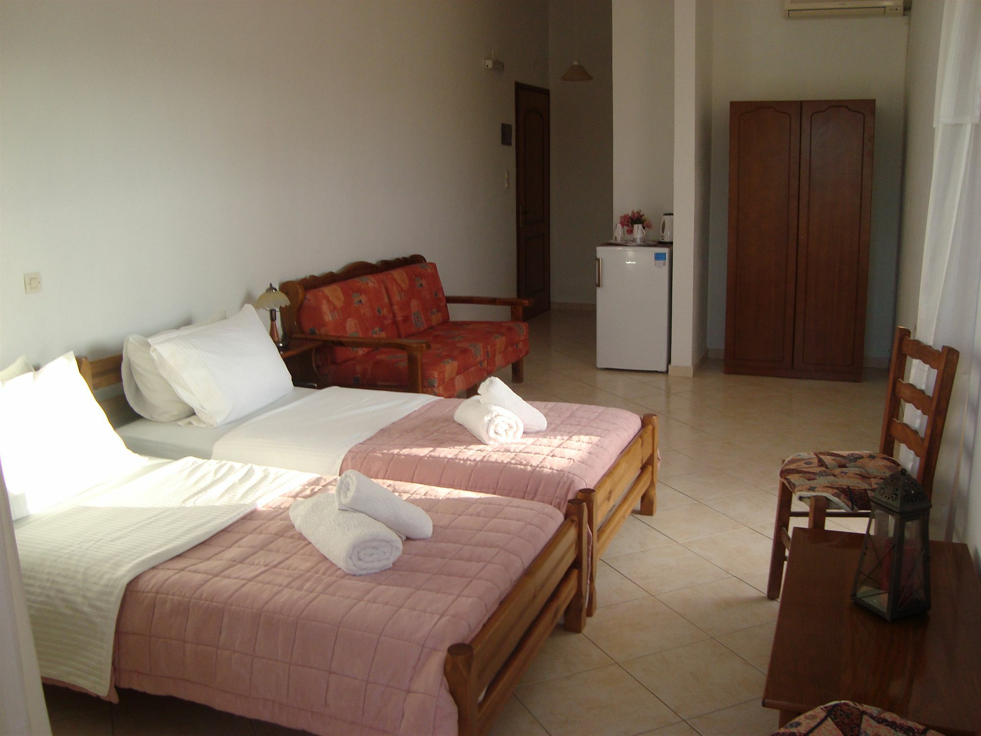Konukevi Athina 2*